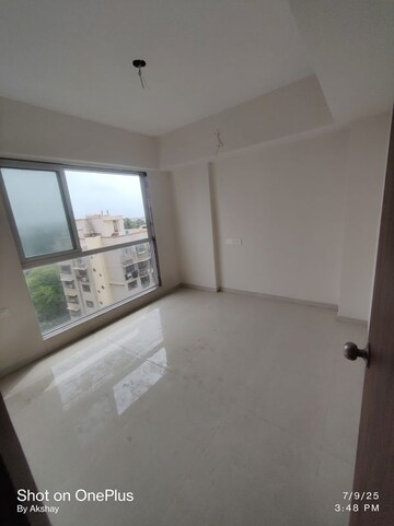 Room in 2 BHK Apartment at Millionaire Heritage, Andheri West – for Sale