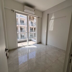 Room in 3 BHK Apartment at Signature Global City 92, Sector 92 – for Rent