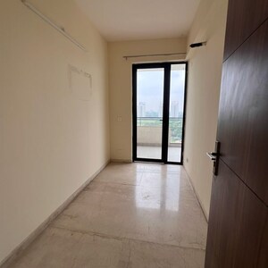 Room in 2.5 BHK Apartment at Godrej Oasis, Sector 88a – for Rent