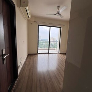 Room in 2.5 BHK Apartment at Godrej Oasis, Sector 88a – for Rent