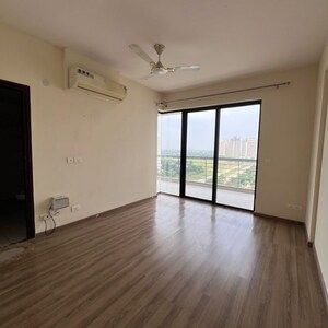 Room in 2.5 BHK Apartment at Godrej Oasis, Sector 88a – for Rent
