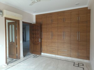 Room in 2 BHK Apartment at Unitech The Residences Gurgaon, Sector 33 – for Rent