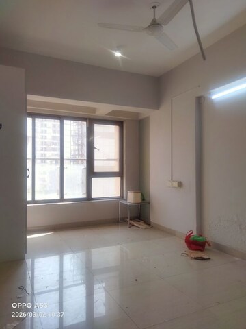 Room in 3 BHK Apartment at Aristo Pearl Residency, Prabhadevi – for Rent