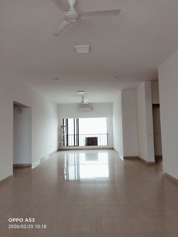 3 BHK + Servant Room Apartment For Rent in Sterling Seaface
