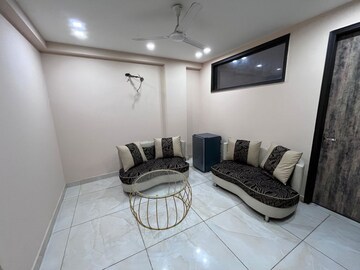 Team Area in 2 BHK Builder Floor at Suncity Heights, Sector 54 – for Rent