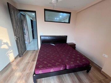 Bedroom in 2 BHK Builder Floor at Suncity Heights, Sector 54 – for Rent