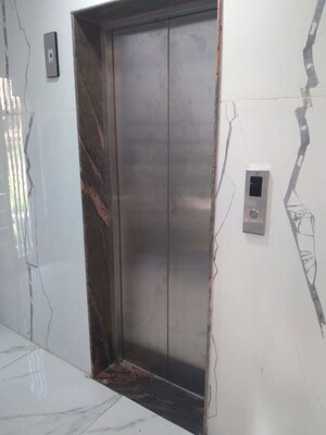 Building Lobby in 2 BHK Builder Floor at Suncity Heights, Sector 54 – for Rent