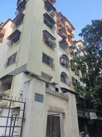 1 BHK 600 Sq.Ft. Apartment in Golders Green CHS