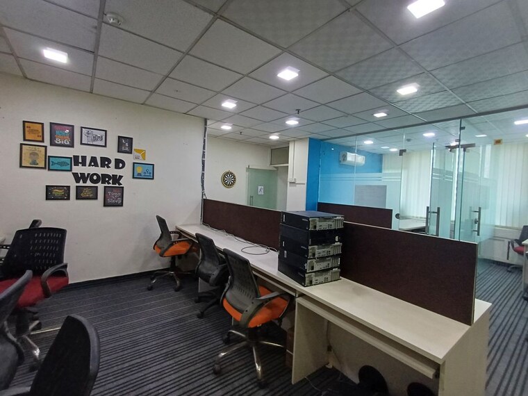 Team Area, netaji subhash place Commercial Office Space 650 Sq.Ft. In Netaji Subhash Place Delhi 10060729