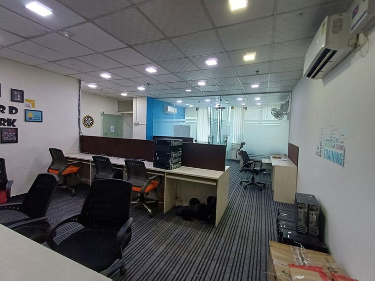 Team Area, netaji subhash place Commercial Office Space 650 Sq.Ft. In Netaji Subhash Place Delhi 10060729