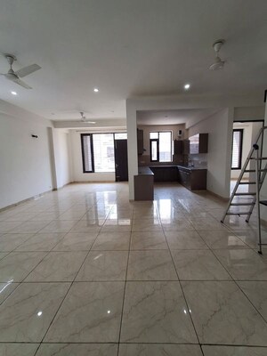 Parking in 3 BHK Builder Floor at Sector 38 – for Rent