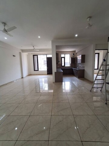 Parking in 3 BHK Builder Floor at Sector 38 – for Rent