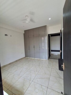 Room in 3 BHK Builder Floor at Sector 38 – for Rent