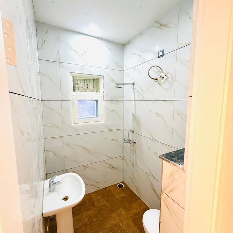 Bathroom, alaknanda-maxxus-eden-estate 3 Bedroom 1796 Sq.Ft. Apartment In Nagla Road Zirakpur 10060739
