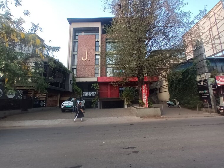  Parking, kakkanad Commercial Showroom 1100 Sq.Ft. In Kakkanad Kochi 10060625