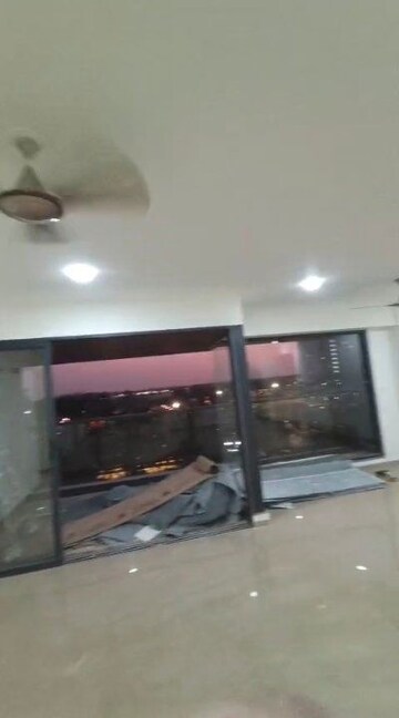 Room in 4 BHK Apartment at Adani Paarijat, Shantigram – for Rent