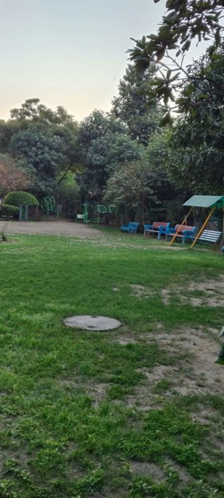 Garden, sector 7 dwarka 3.5 Bedroom 2000 Sq.Ft. Apartment In Sector 7 Dwarka Delhi 10060835