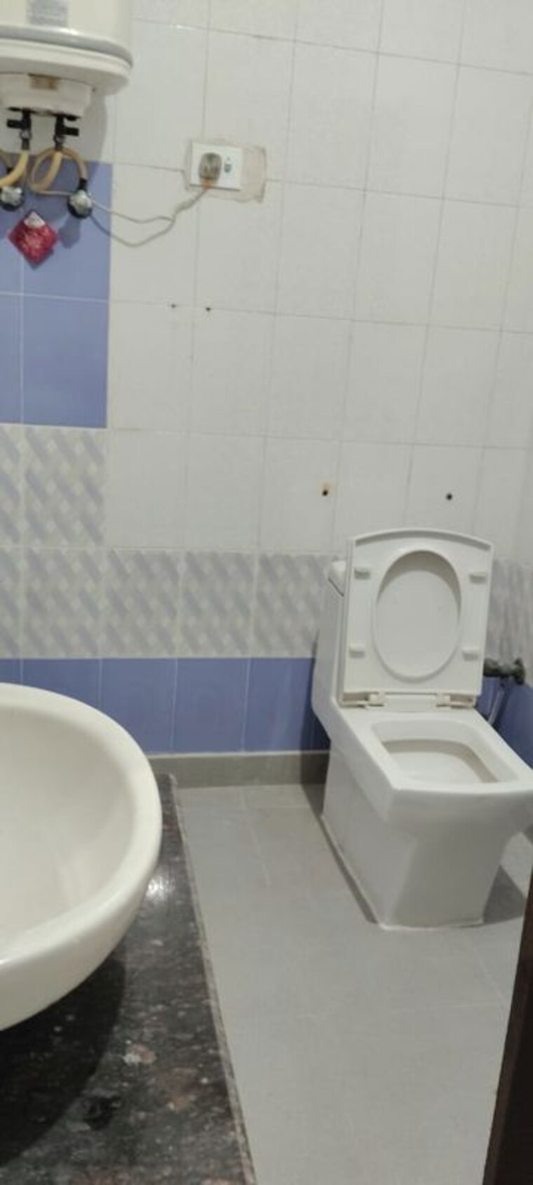 Bathroom, sector 7 dwarka 3.5 Bedroom 2000 Sq.Ft. Apartment In Sector 7 Dwarka Delhi 10060835