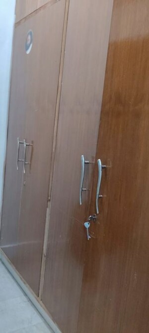 Furnished Amenities in 3.5 BHK Apartment at Sector 7 Dwarka – for Rent