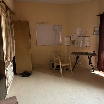 Living Room in 1.5 BHK Villa at The Nest Noida, Sector 31 – for Rent