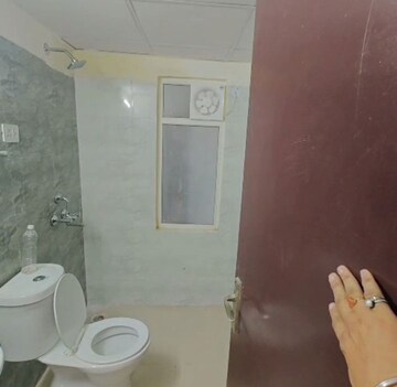 Bathroom in 3 BHK Apartment at Amrapali Dream Valley, Tech Zone 4 Greater Noida – for Rent