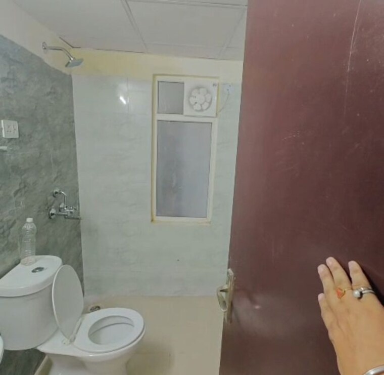 Bathroom, amrapali-dream-valley 3 Bedroom 1050 Sq.Ft. Apartment In Tech Zone 4 Greater Noida Greater Noida 9894586