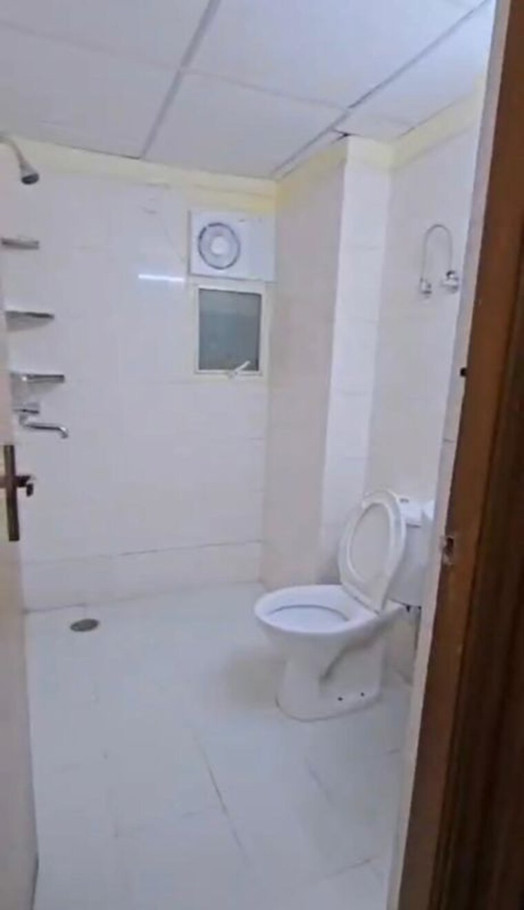 Bathroom, panchsheel-greens-ii 2 Bedroom 915 Sq.Ft. Apartment In Sector 16 Greater Noida Greater Noida 9894620