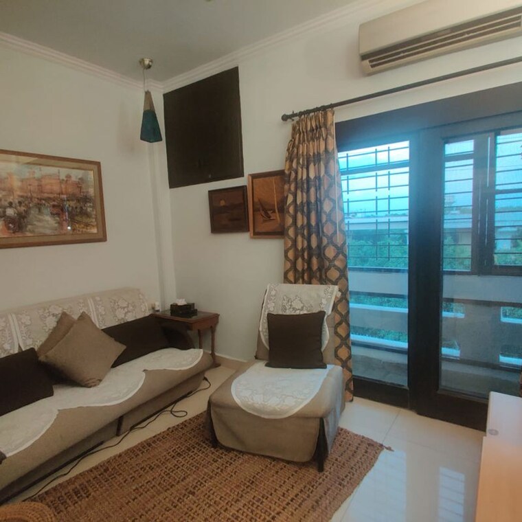 Living Room, jangpura 2 Bedroom 200 Sq.Yd. Apartment In Jangpura Delhi 10060898