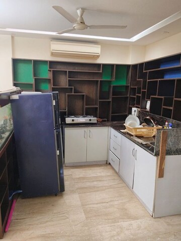 Team Area in 1 BHK Apartment at Greater Kailash I – for Rent