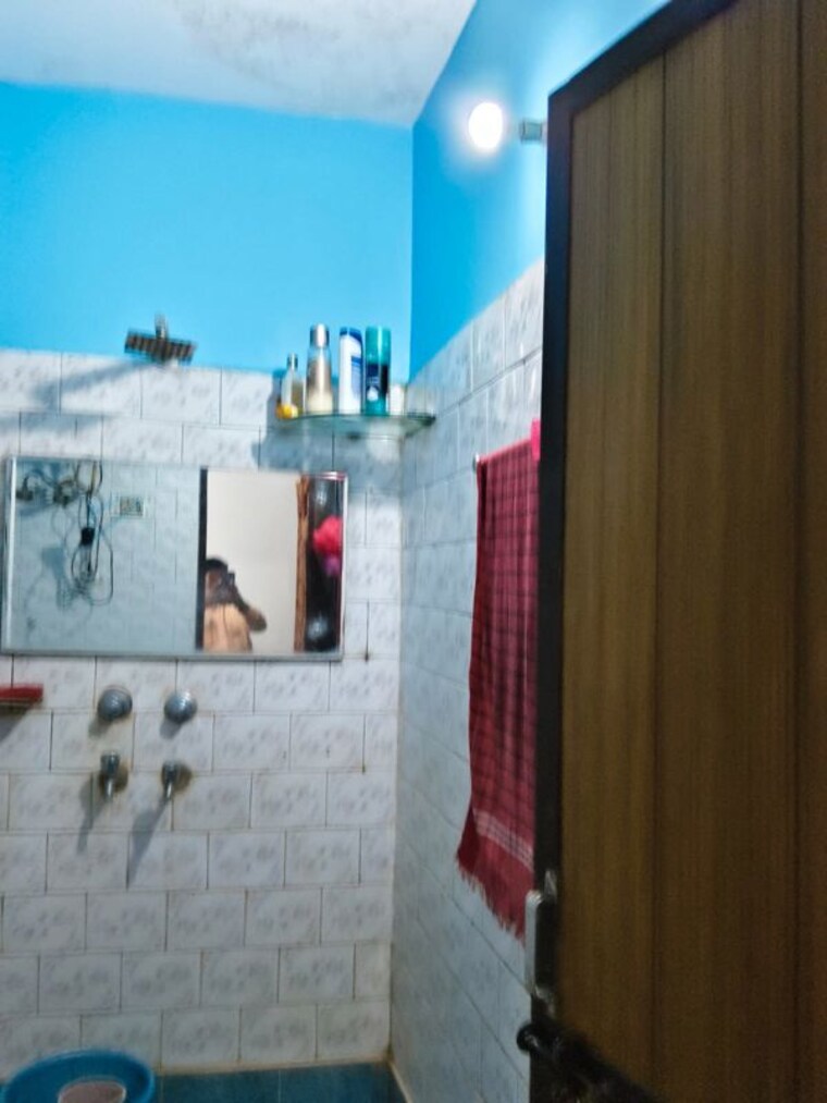 Bathroom, mehrauli 2 Bedroom 80 Sq.Yd. Builder Floor In Mehrauli Delhi 10060910