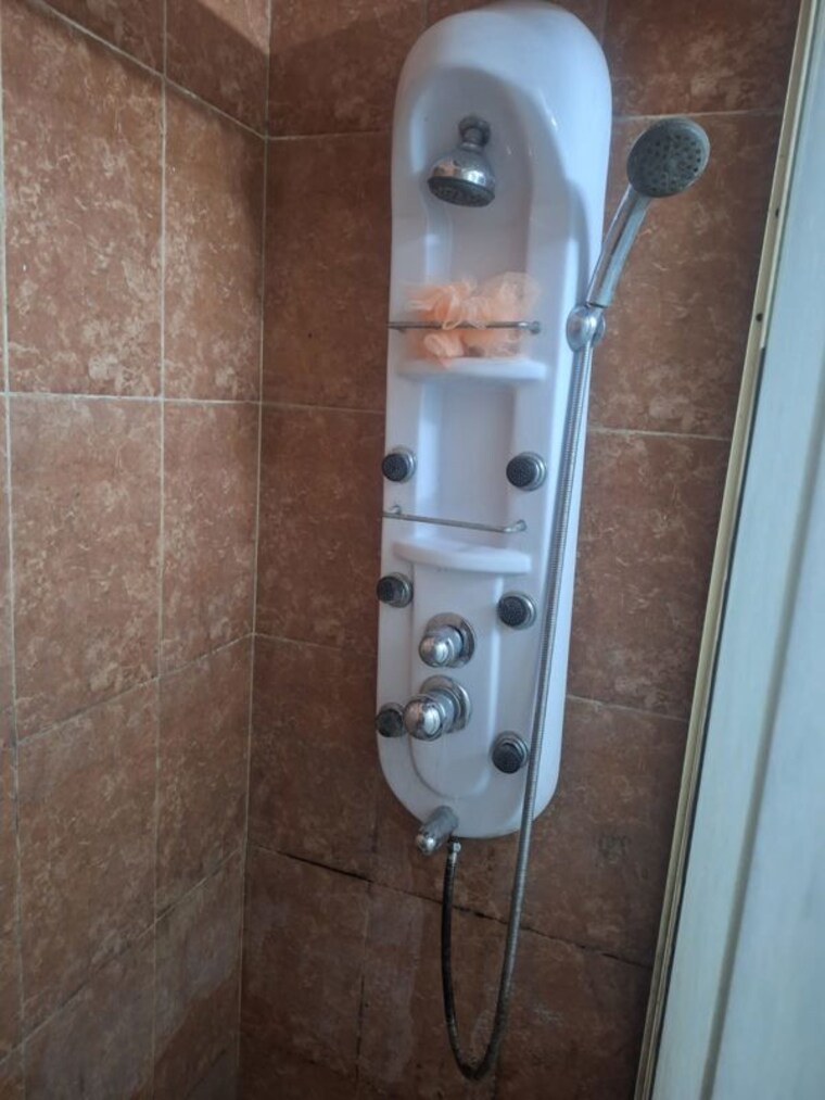 Bathroom, aditya-palm-court 4 Bedroom 2100 Sq.Ft. Apartment In Vip Road Zirakpur 10060936