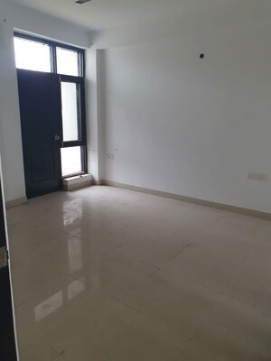 Room in 3 BHK Builder Floor at Omaxe Silver Birch, North Mullanpur – for Sale