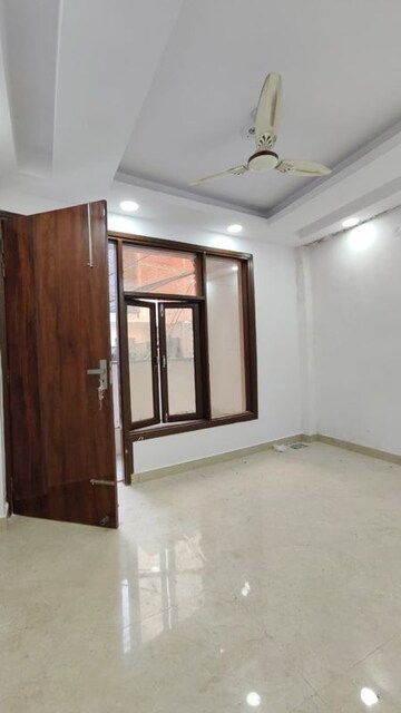 Room in 3 BHK Builder Floor at Govindpuri – for Sale