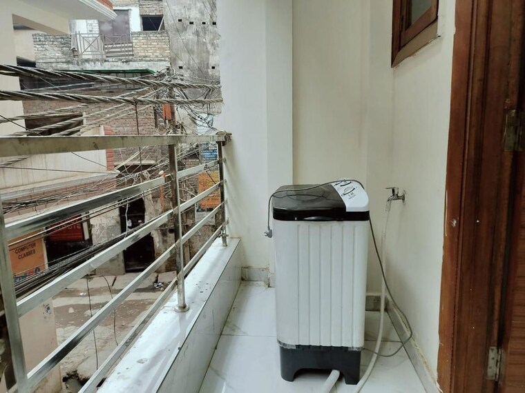 Balcony, freedom fighters enclave 1 Bedroom 450 Sq.Ft. Builder Floor In Freedom Fighters Enclave Delhi 10061002