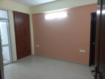 Room in 4 BHK Apartment at Prateek Wisteria, Sector 77 – for Sale