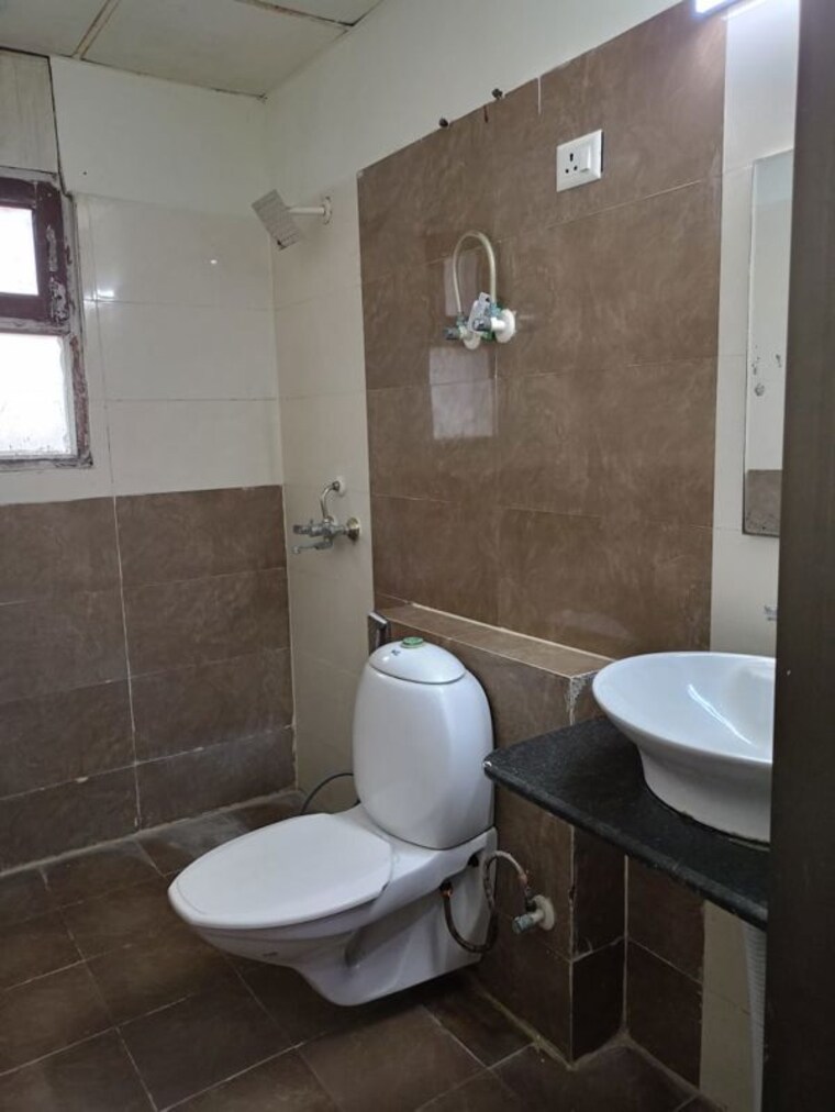 Bathroom, prateek-wisteria 3 Bedroom 1735 Sq.Ft. Apartment In Sector 77 Noida 10061019