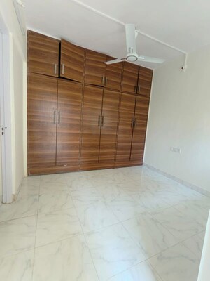 Room in 1 BHK Apartment at Tulshidham Complex, Thane West – for Rent