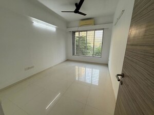 Room in 2 BHK Apartment at Riddhi Gardens CHS, Malad East – for Rent