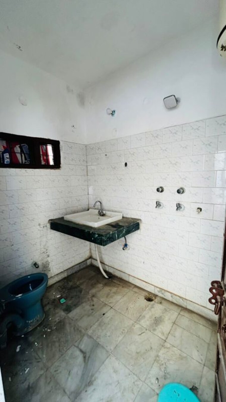 Attached Bathroom, sector 23 1 RK 462 Sq.Ft. Builder Floor In Sector 23 Gurgaon 10061184