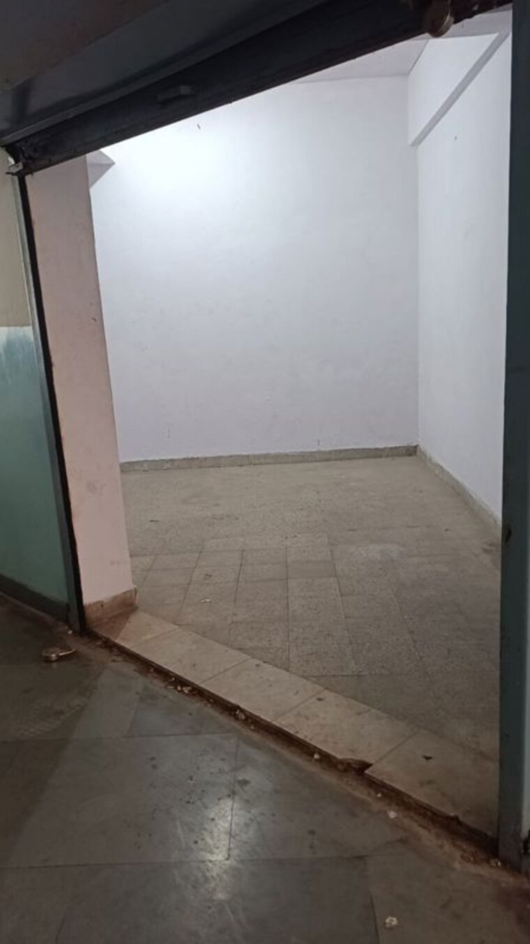 Room, ansal-sushant-shopping-arcade Commercial Shop 240 Sq.Ft. In Sector 27 Gurgaon 10061232