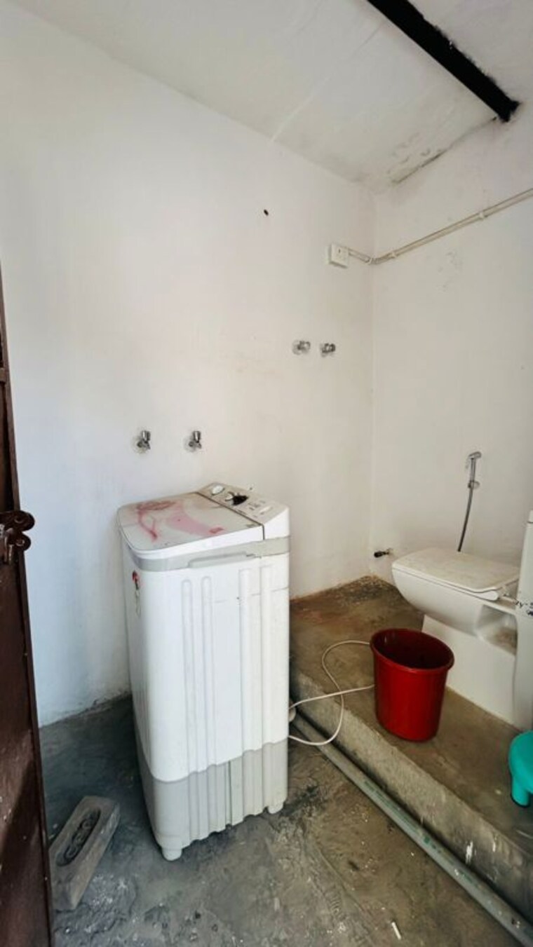 Bathroom, sector 23 1 RK 420 Sq.Ft. Builder Floor In Sector 23 Gurgaon 10061565