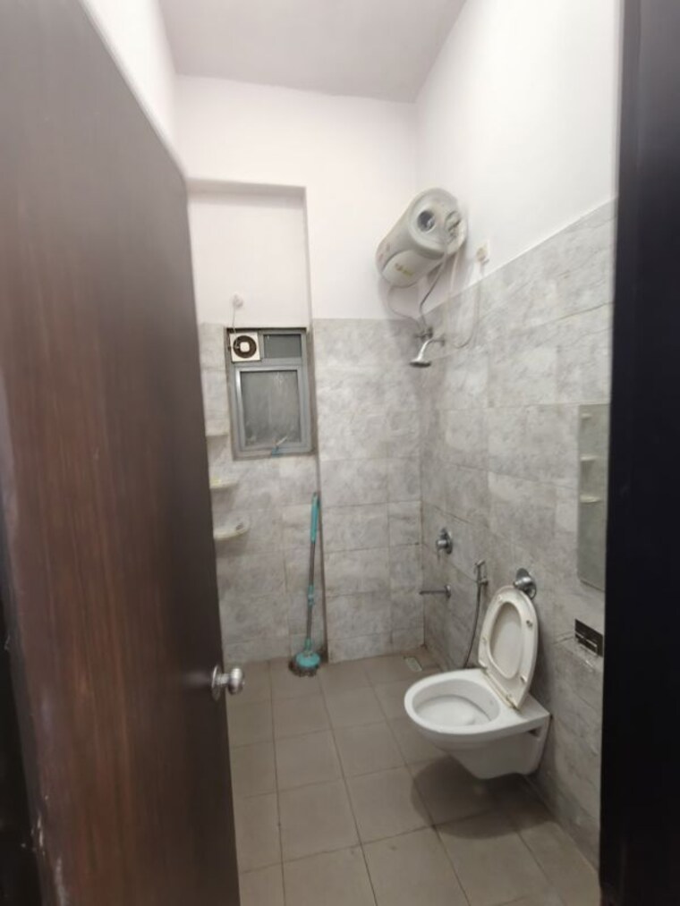 Bathroom, amanora-future-towers 1.5 Bedroom 750 Sq.Ft. Apartment In Hadapsar Pune 10061642