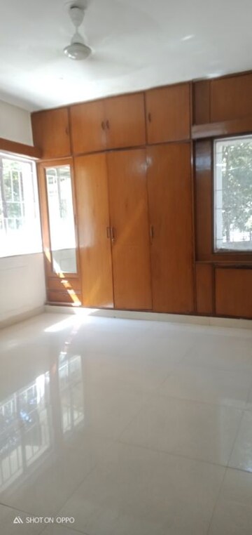 Furnished Amenities in 3 BHK Apartment at Vasant Kunj – for Sale