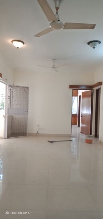 Room in 3 BHK Apartment at Vasant Kunj – for Sale