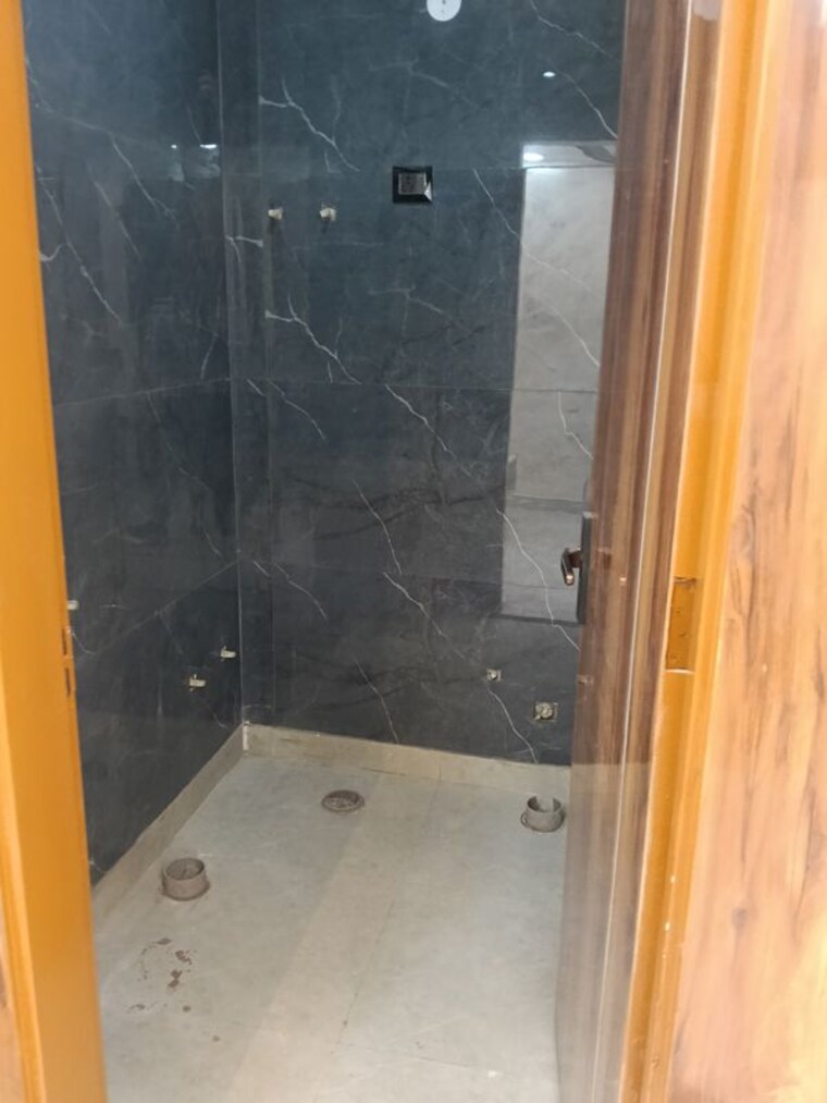 Bathroom, dwarka mor 1.5 Bedroom 40 Sq.Mt. Builder Floor In Dwarka Mor Delhi 10026475