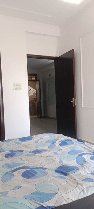 Room in 2 BHK Builder Floor at Neb Sarai – for Rent
