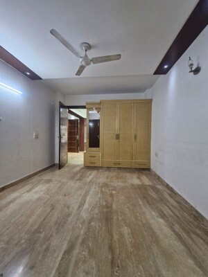Room in 3 BHK Builder Floor at Kalkaji – for Rent