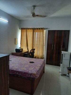 3 BHK Apartment For Rent in Sheth Vasant Lawns, Laxmi Nagar