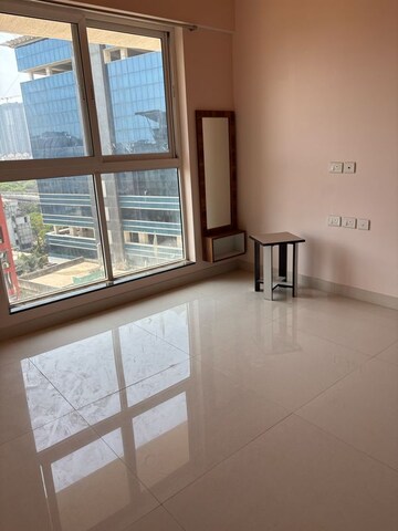 Room in 1 BHK Apartment at Sheth Avante, Mumbai Central Suburbs – for Rent