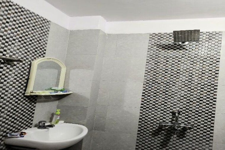 Bathroom, jharoda majra burari 2.5 Bedroom 700 Sq.Ft. Builder Floor In Jharoda Majra Burari Delhi 10061963